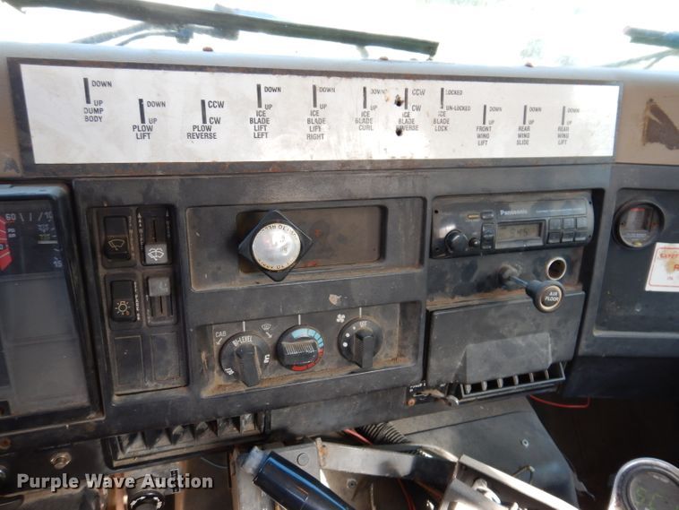 image for item KY9711 1995 International 4900  dump truck