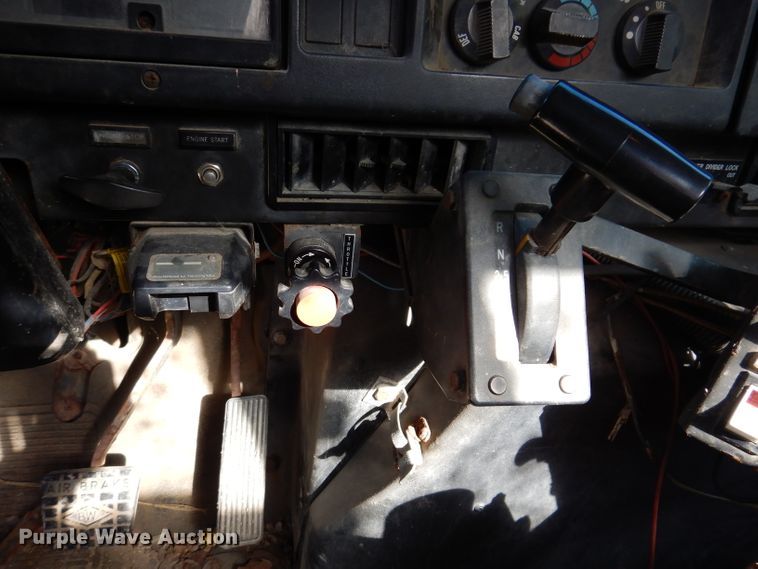 image for item KY9711 1995 International 4900  dump truck