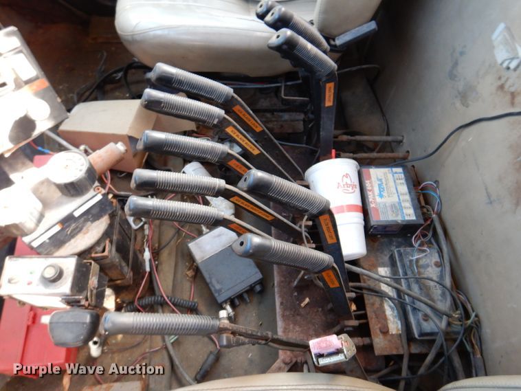 image for item KY9711 1995 International 4900  dump truck