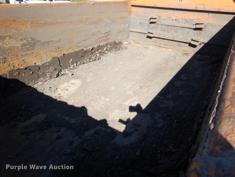 image for item KY9711 1995 International 4900  dump truck