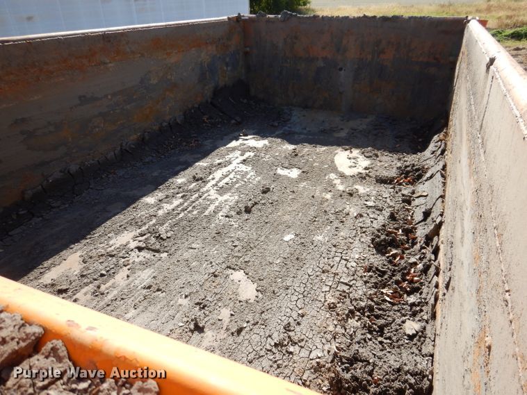 image for item KY9711 1995 International 4900  dump truck