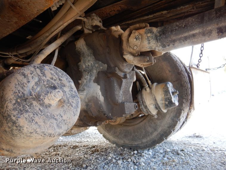 image for item KY9711 1995 International 4900  dump truck