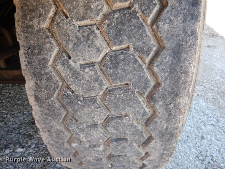 image for item KY9711 1995 International 4900  dump truck