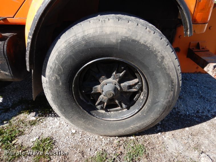 image for item KY9711 1995 International 4900  dump truck