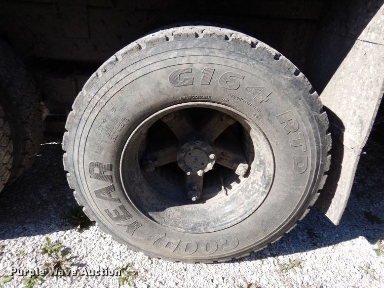 image for item KY9711 1995 International 4900  dump truck