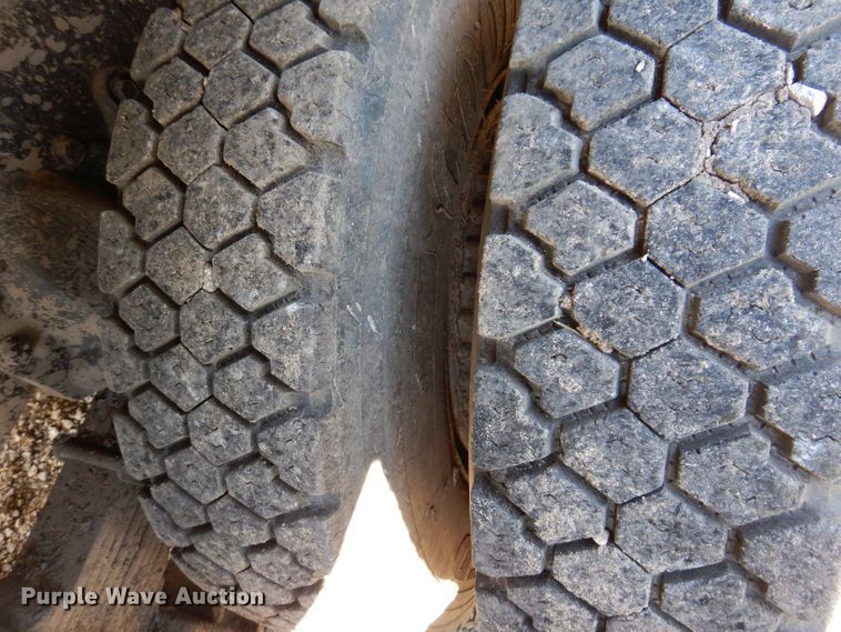 image for item KY9711 1995 International 4900  dump truck