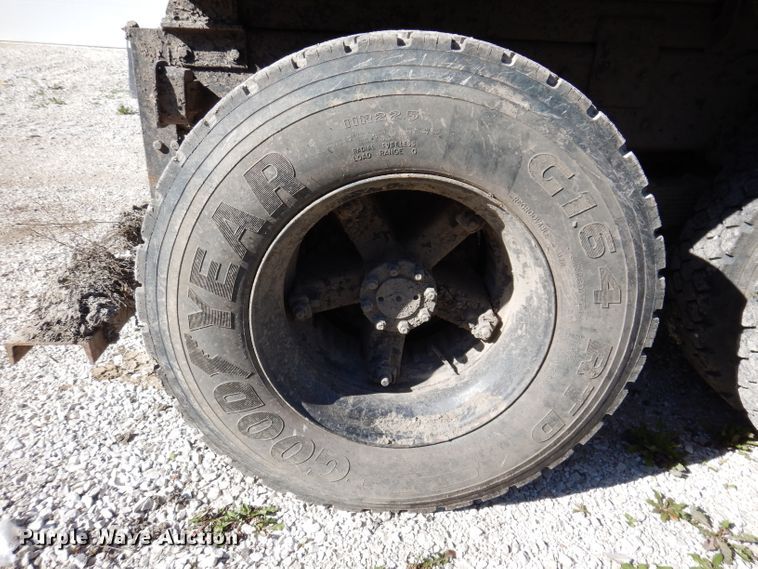 image for item KY9711 1995 International 4900  dump truck