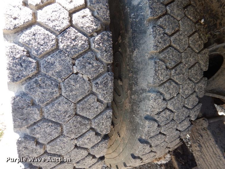 image for item KY9711 1995 International 4900  dump truck