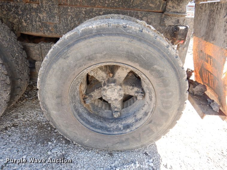 image for item KY9711 1995 International 4900  dump truck