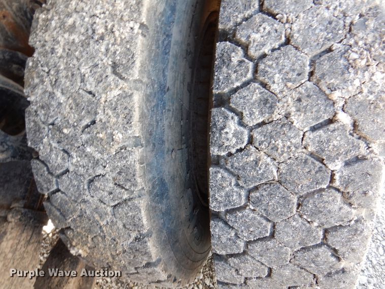 image for item KY9711 1995 International 4900  dump truck