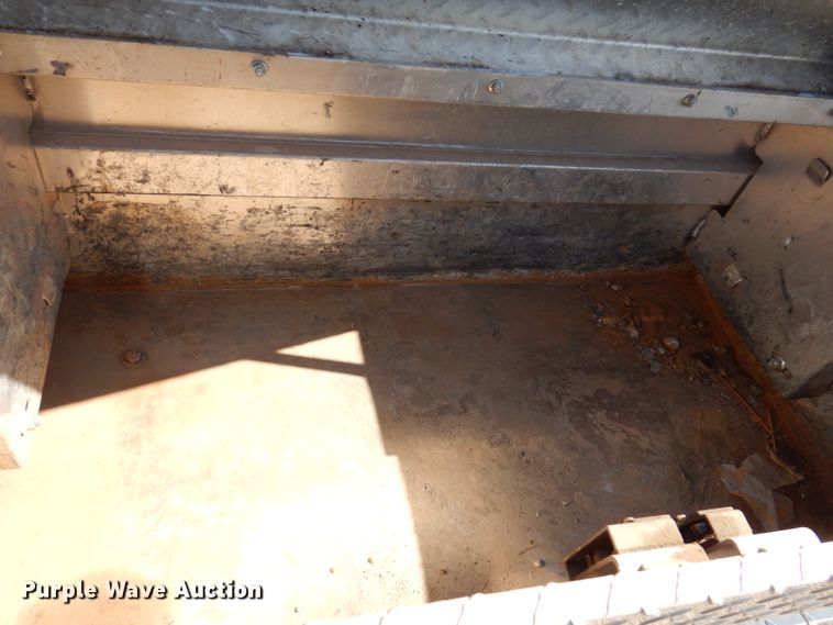 image for item KY9712 2014 Ford F450 Super Duty  flatbed truck