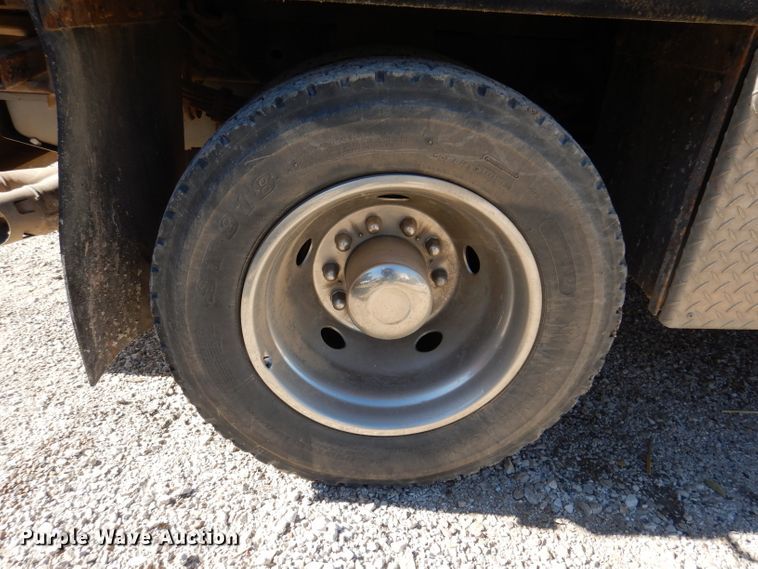 image for item KY9712 2014 Ford F450 Super Duty  flatbed truck