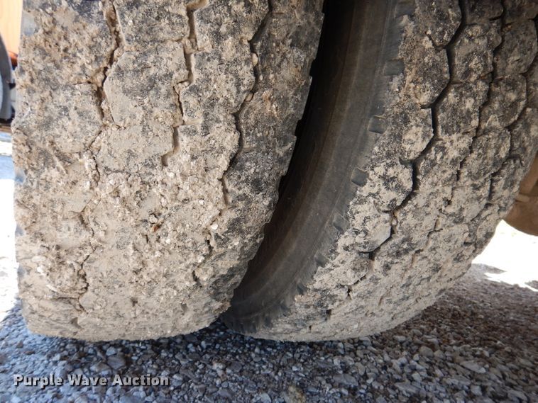 image for item KY9712 2014 Ford F450 Super Duty  flatbed truck