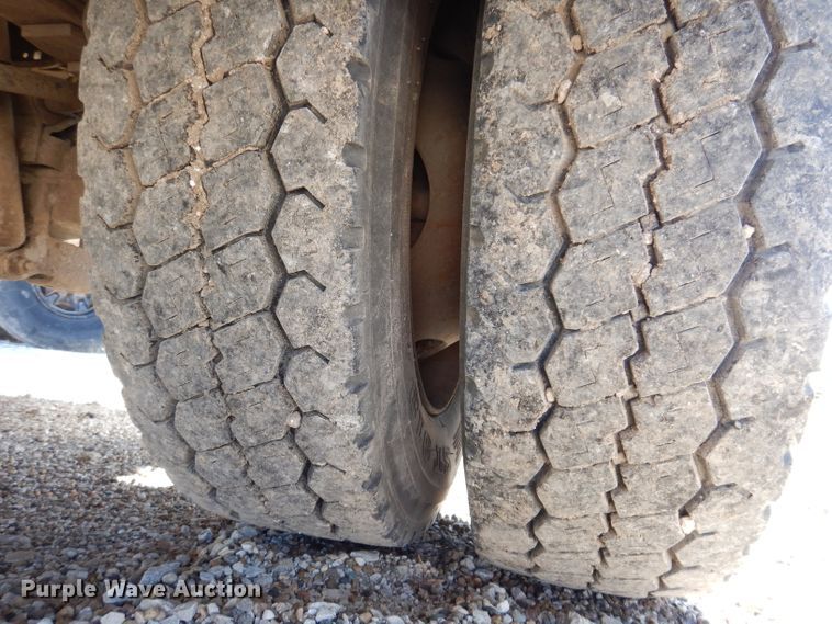 image for item KY9712 2014 Ford F450 Super Duty  flatbed truck