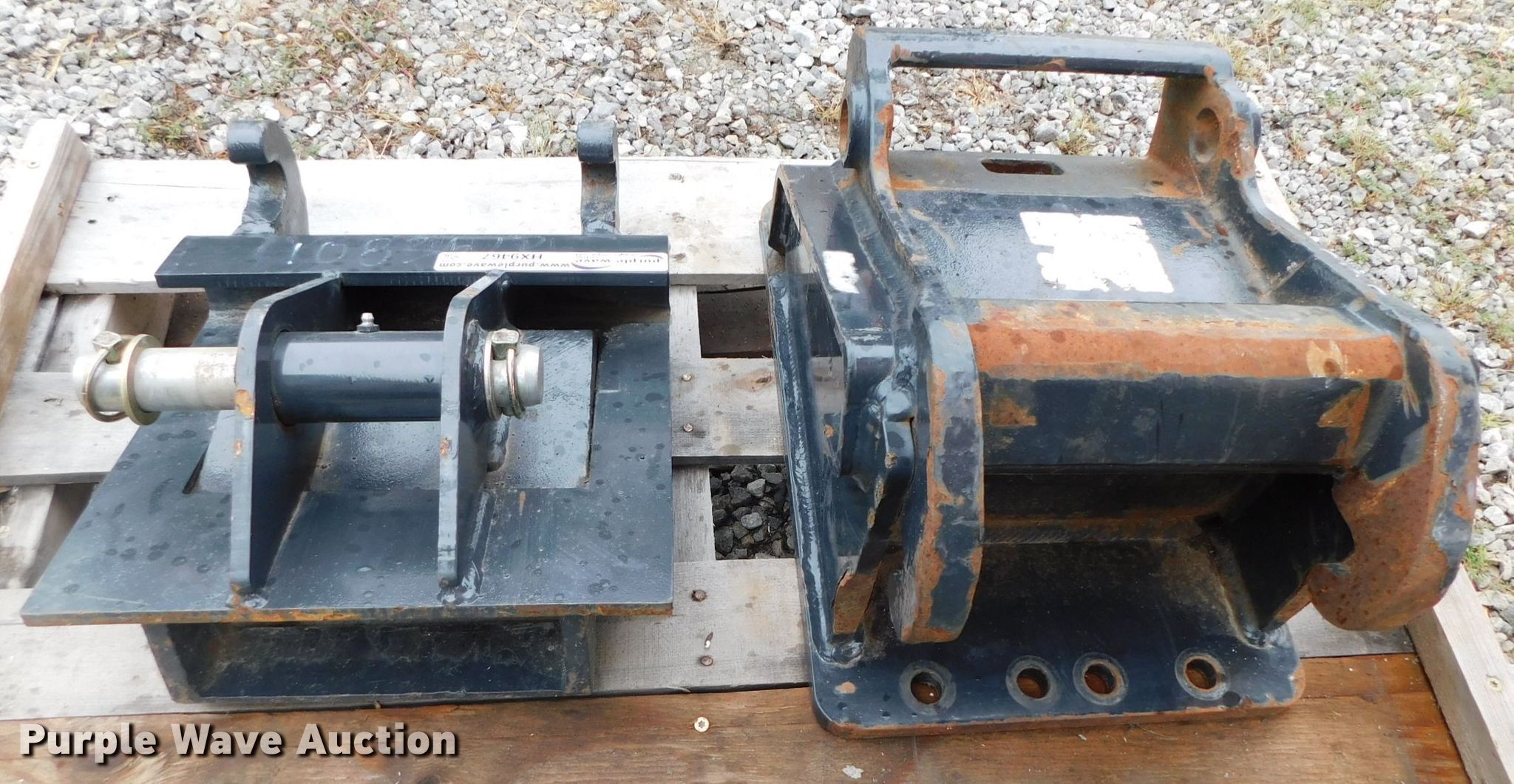 (2) Bobcat Xchange quick couplers in Falls City, NE Item HX9467 sold