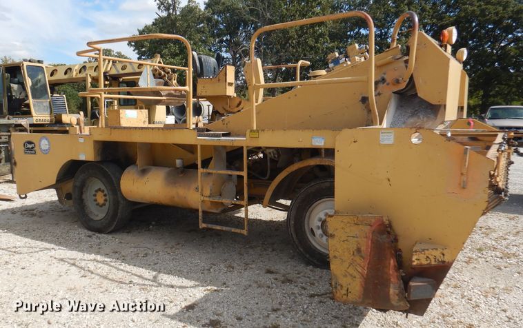 image for item DA5399 Etnyre  chip spreader