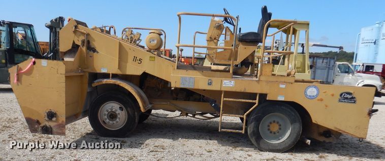 image for item DA5399 Etnyre  chip spreader