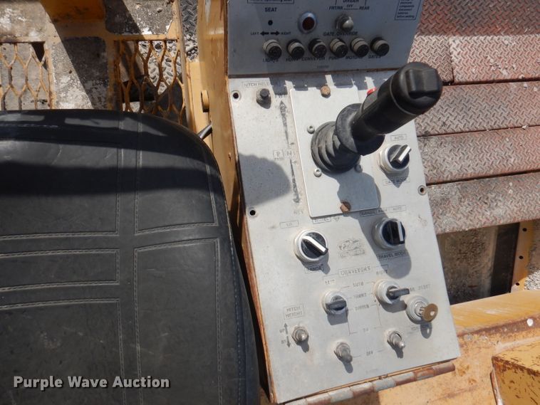 image for item DA5399 Etnyre  chip spreader