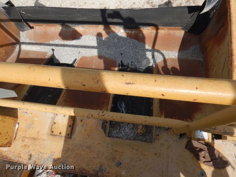 image for item DA5399 Etnyre  chip spreader