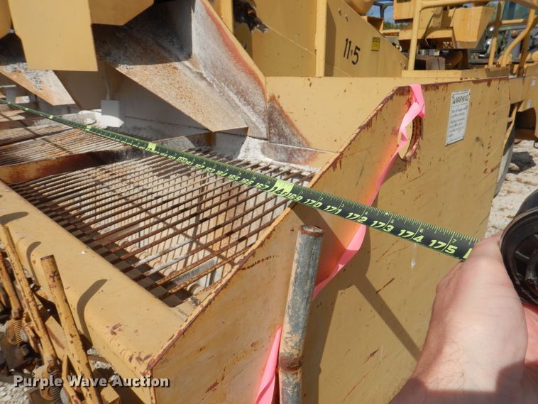 image for item DA5399 Etnyre  chip spreader