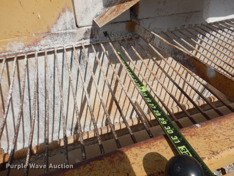 image for item DA5399 Etnyre  chip spreader