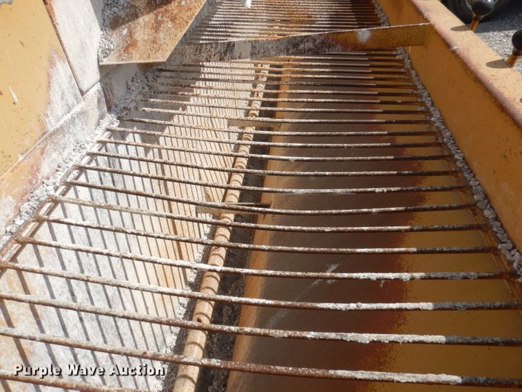 image for item DA5399 Etnyre  chip spreader