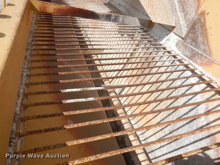 image for item DA5399 Etnyre  chip spreader