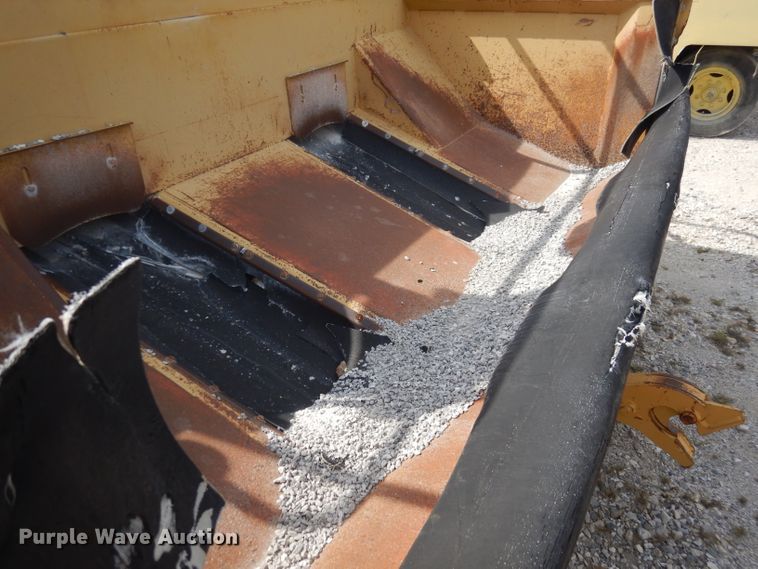 image for item DA5399 Etnyre  chip spreader