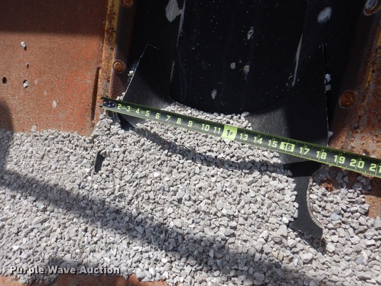 image for item DA5399 Etnyre  chip spreader