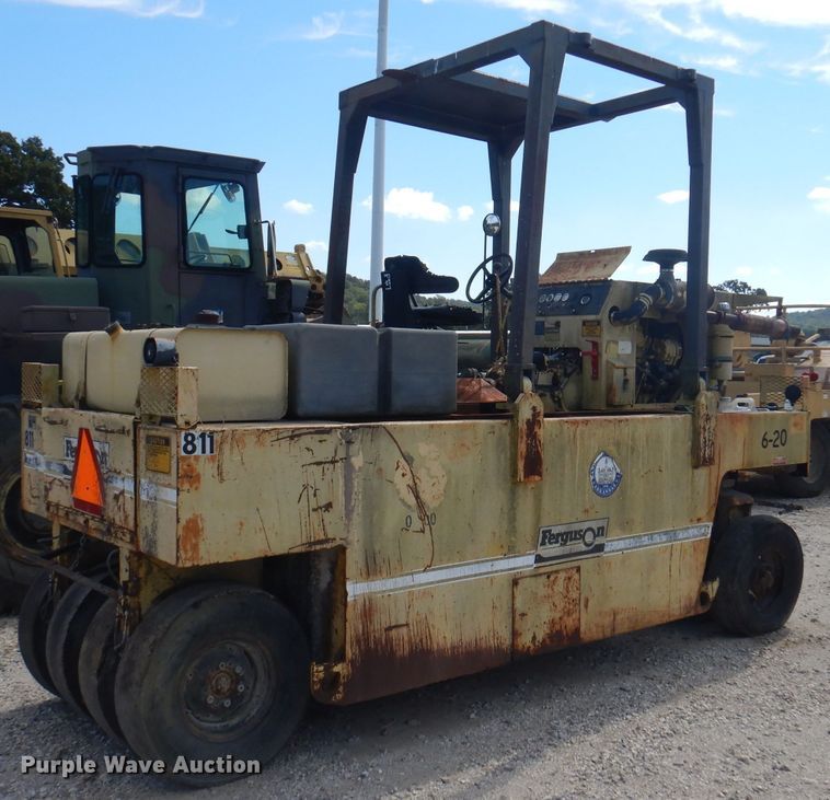 image for item DA5402 1990 Ferguson SP-912  pneumatic roller