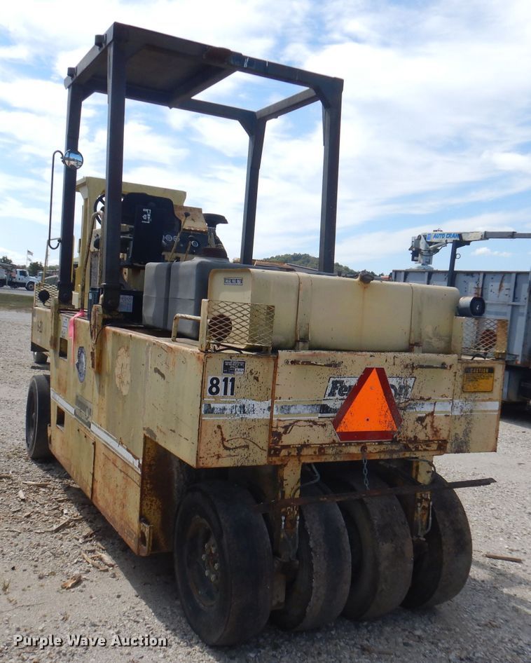 image for item DA5402 1990 Ferguson SP-912  pneumatic roller