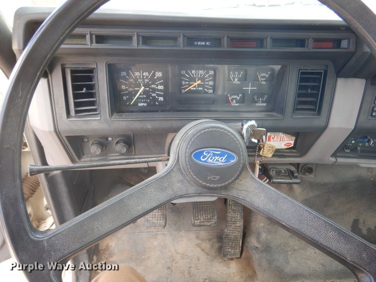 image for item DA5407 1995 Ford F800  dump truck