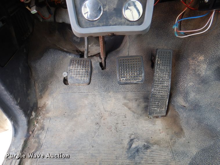 image for item DA5407 1995 Ford F800  dump truck