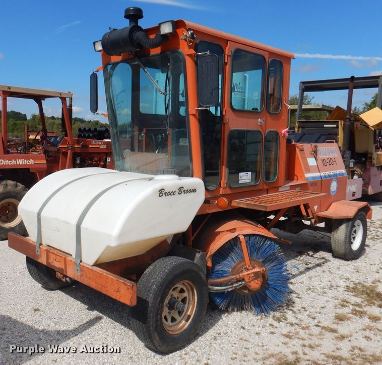 image for item DA5413 2001 Broce RC350  broom