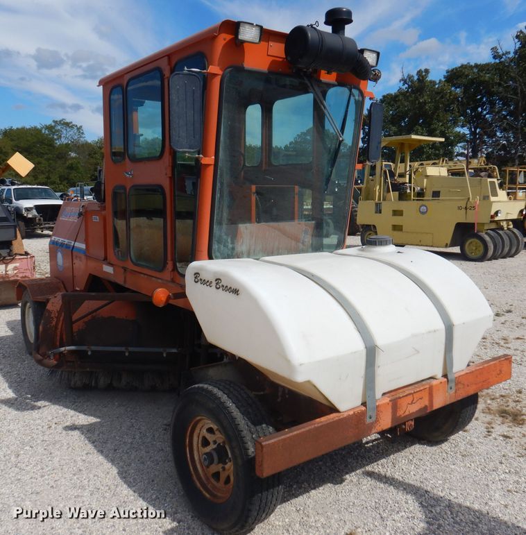 image for item DA5413 2001 Broce RC350  broom