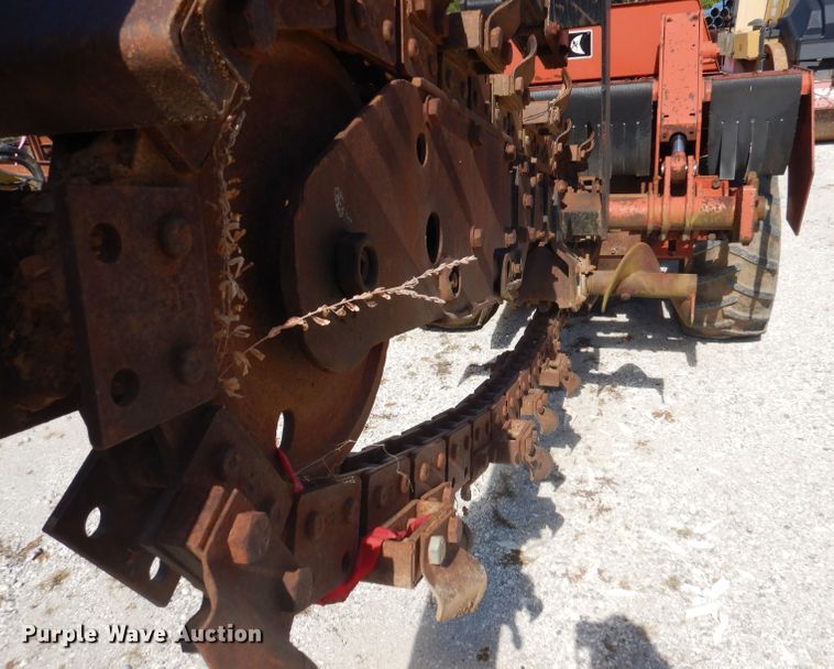 image for item DA5420 1999 Ditch Witch 7610  trencher