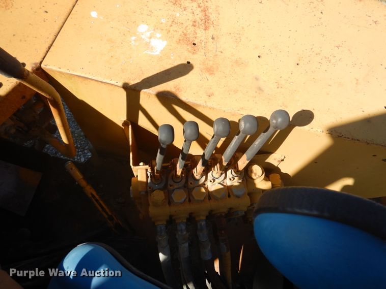 image for item DA5425 1985 Case 480LL  landscape tractor