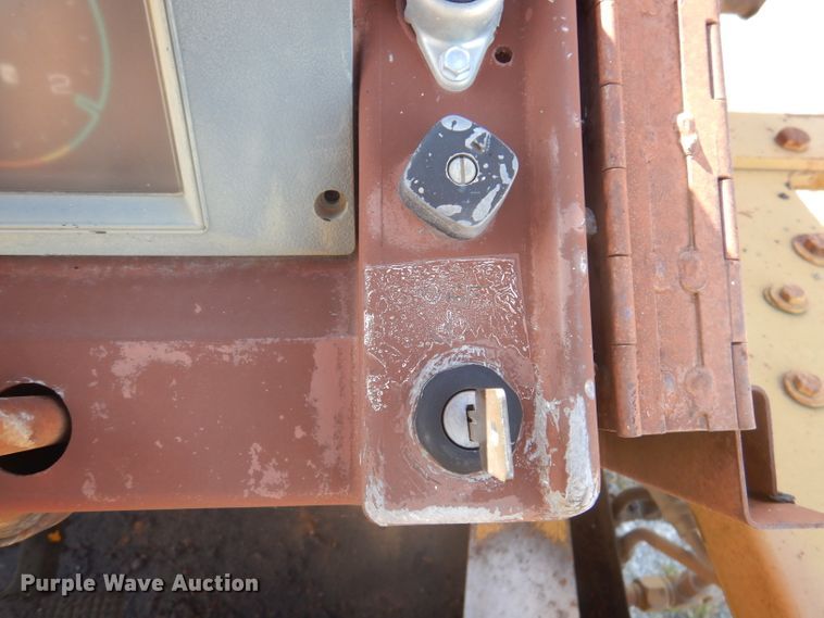 image for item DA5425 1985 Case 480LL  landscape tractor