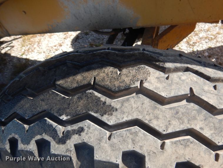 image for item DA5425 1985 Case 480LL  landscape tractor