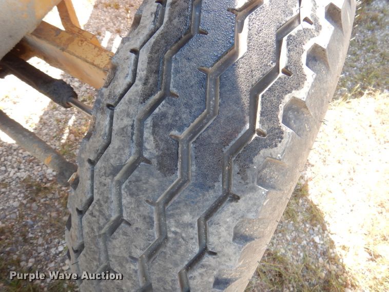 image for item DA5425 1985 Case 480LL  landscape tractor