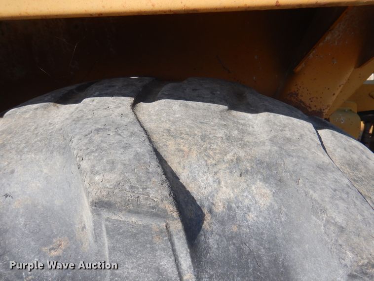 image for item DA5425 1985 Case 480LL  landscape tractor