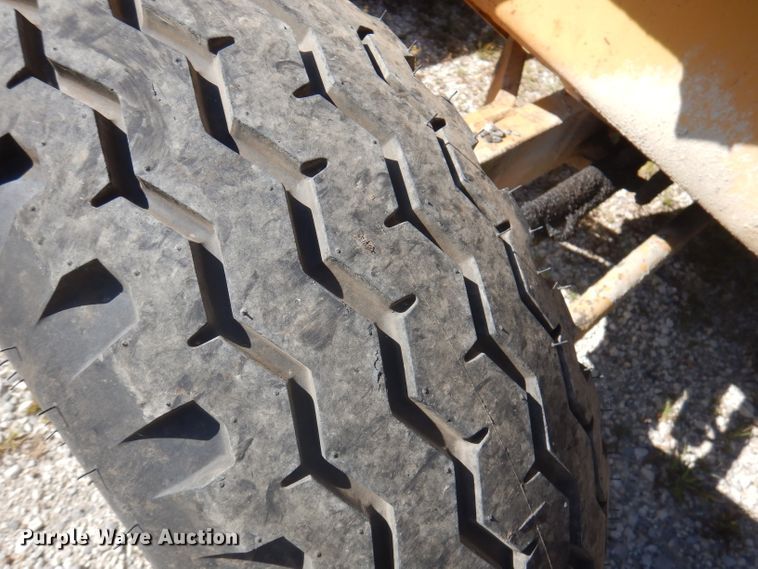 image for item DA5425 1985 Case 480LL  landscape tractor