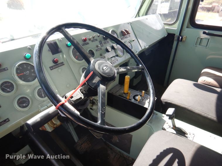 image for item DA5435 1986 Oshkosh  fire truck