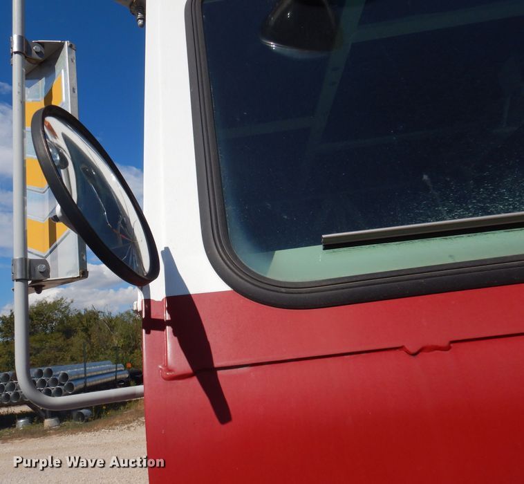 image for item DA5435 1986 Oshkosh  fire truck