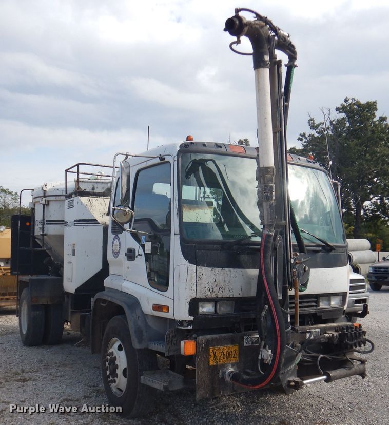 image for item DA5447 1998 GMC T6500  pothole patcher truck