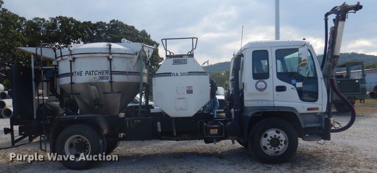 image for item DA5447 1998 GMC T6500  pothole patcher truck