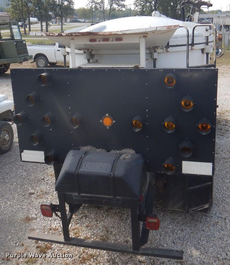 image for item DA5447 1998 GMC T6500  pothole patcher truck