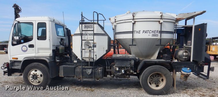 image for item DA5447 1998 GMC T6500  pothole patcher truck