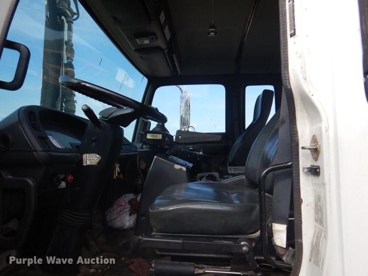 image for item DA5447 1998 GMC T6500  pothole patcher truck