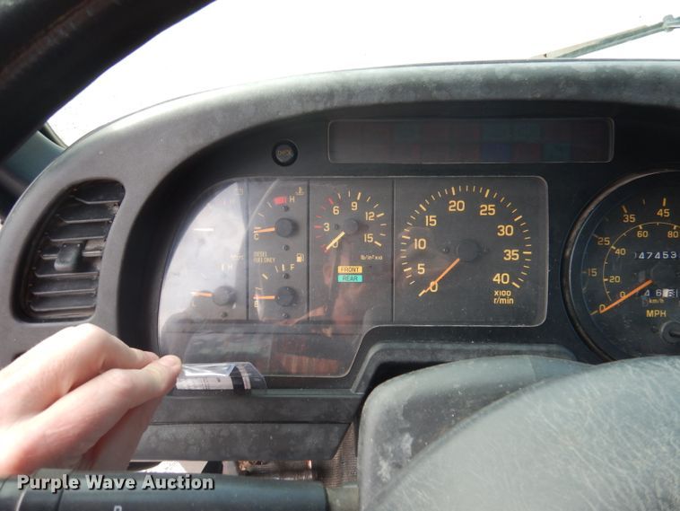 image for item DA5447 1998 GMC T6500  pothole patcher truck